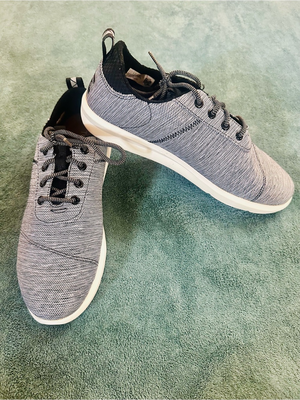 TOMS TRVL Lite Gray Knit Lace Up Sneakers Women’s 9.5 Lightweight Comfort Shoes